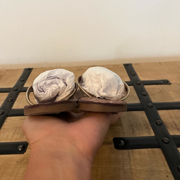 Tory Burch Gold Sandals Elegant Design - Picture 3 of 3